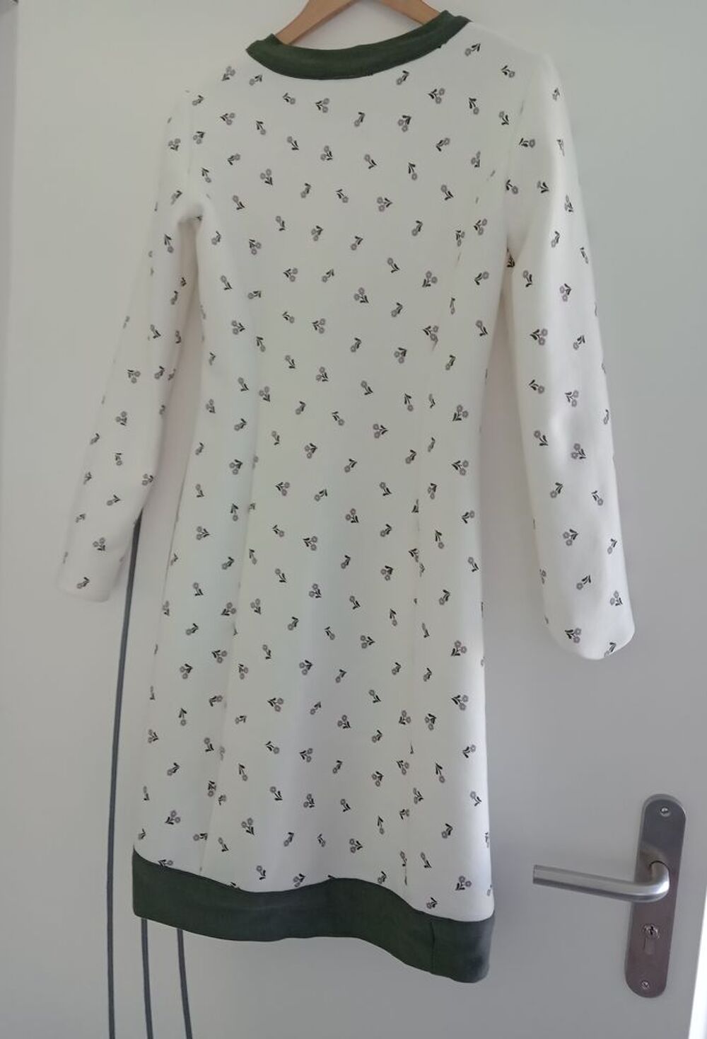 Robe Blanche Molletonn&eacute;eTaille 40/L Vêtements
