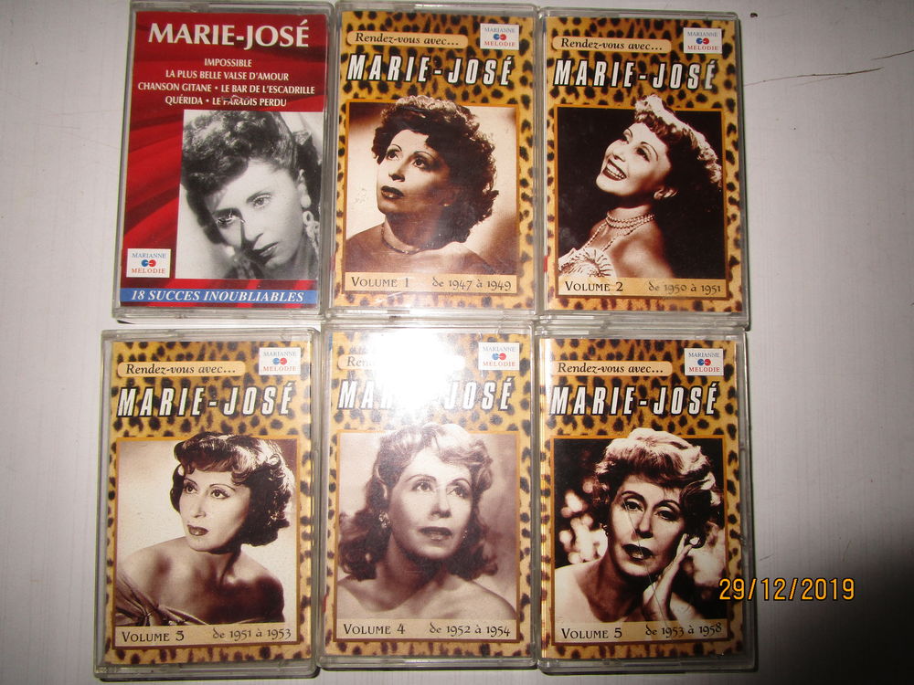 lot de CINQ cassettes audio enregistr&eacute;es de MARIE JOSE + un Audio et hifi