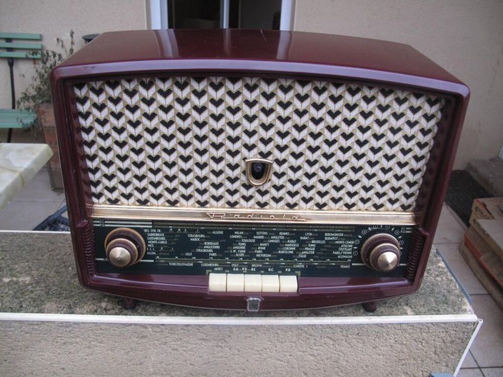Radio vintage / TSF Radiola transform&eacute;e en bluetooth Audio et hifi