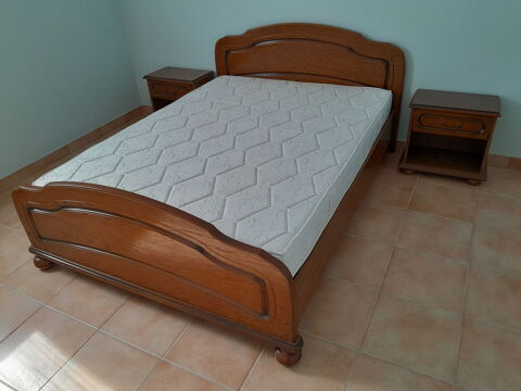 Lit 2 pers et 2 tables de chevet en chne massif 400 Peyruis (04)