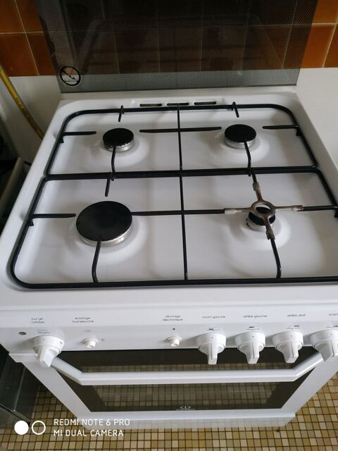 Cuisinire indesit en trs bon tat 280 Senlis (60)
