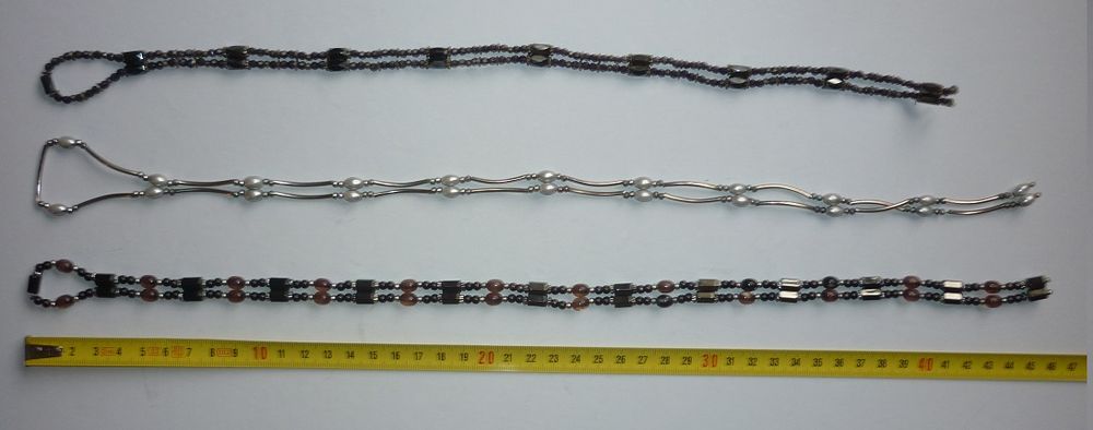 BIJOUX fantaisie collection DAMART : Lot de 3 colliers dor&eacute;s Bijoux et montres