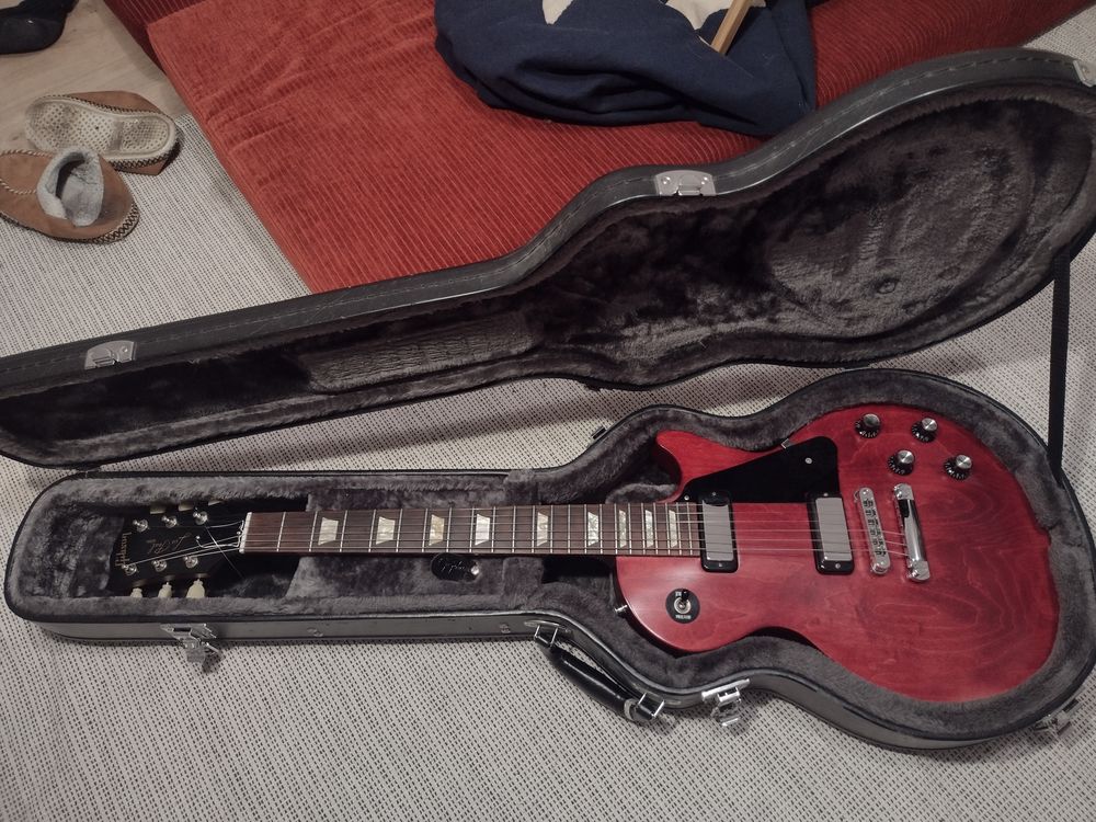 GIBSON Les Paul Studio 70s Tribute 2012 + &eacute;tui Instruments de musique
