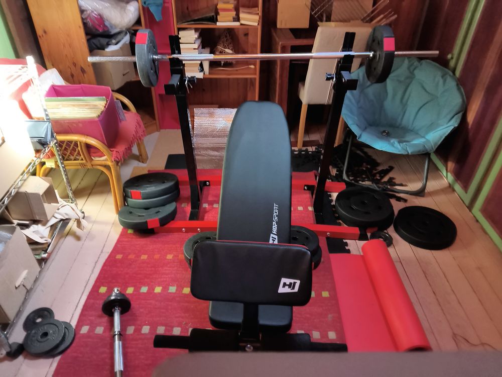 banc muscu + chandelles + barres + 90 kgs poids Sports