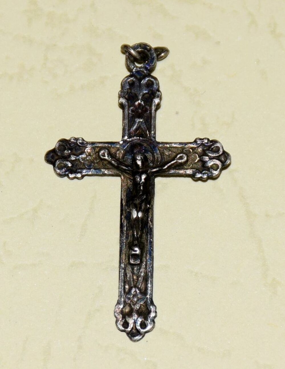 Croix ancienne - Crucifix pour Pendentif .
