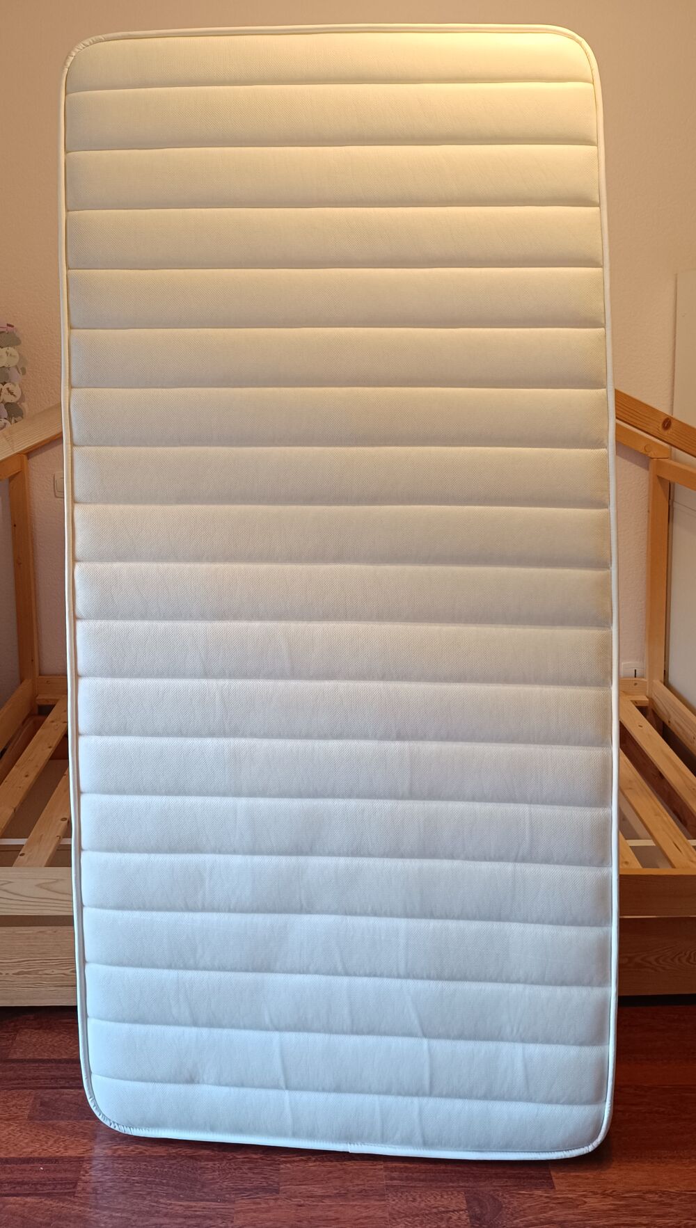 Lit cabane + matelas + sommier + prot&egrave;ge matelas Mobilier enfants