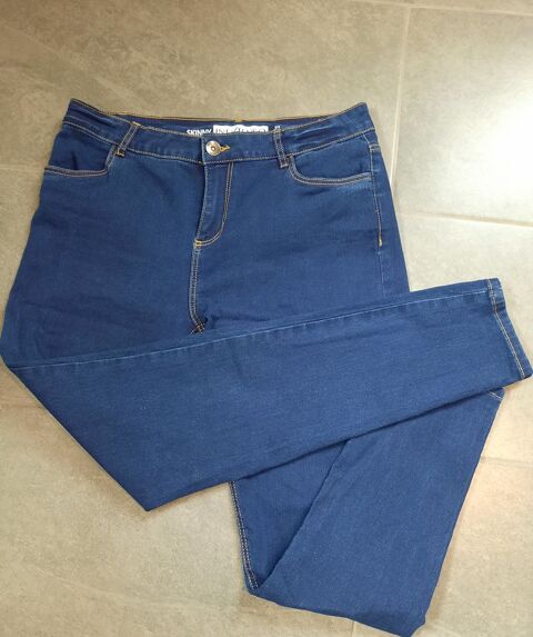 Jean femme  - pantalon jean bleu T 40 - ou 40 - 42 neuf 10 Domart-en-Ponthieu (80)