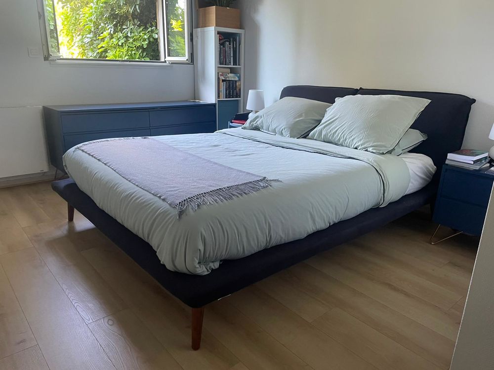 Lit double Aurore lin stonewashed + matelas. Tr&egrave;s bon &eacute;tat! Meubles