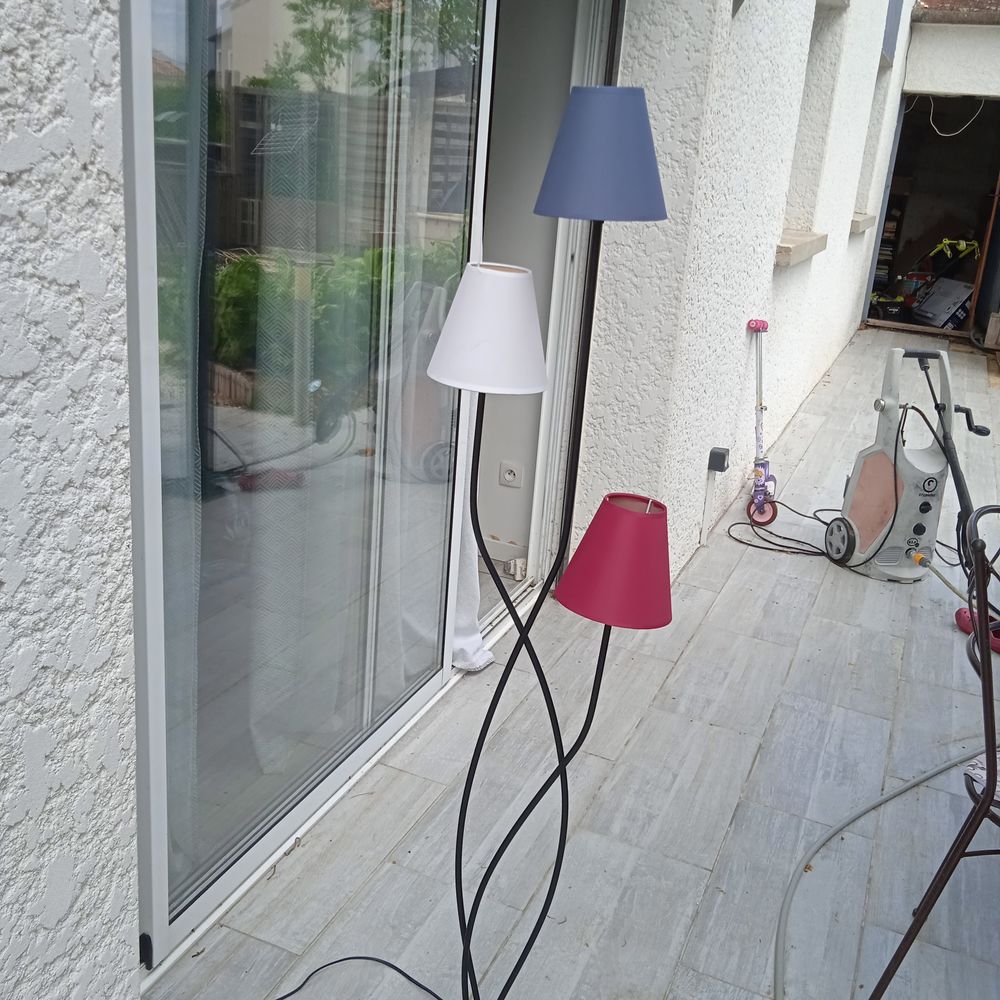 lampe sur pied 3 branches abats-jour muticolores Décoration