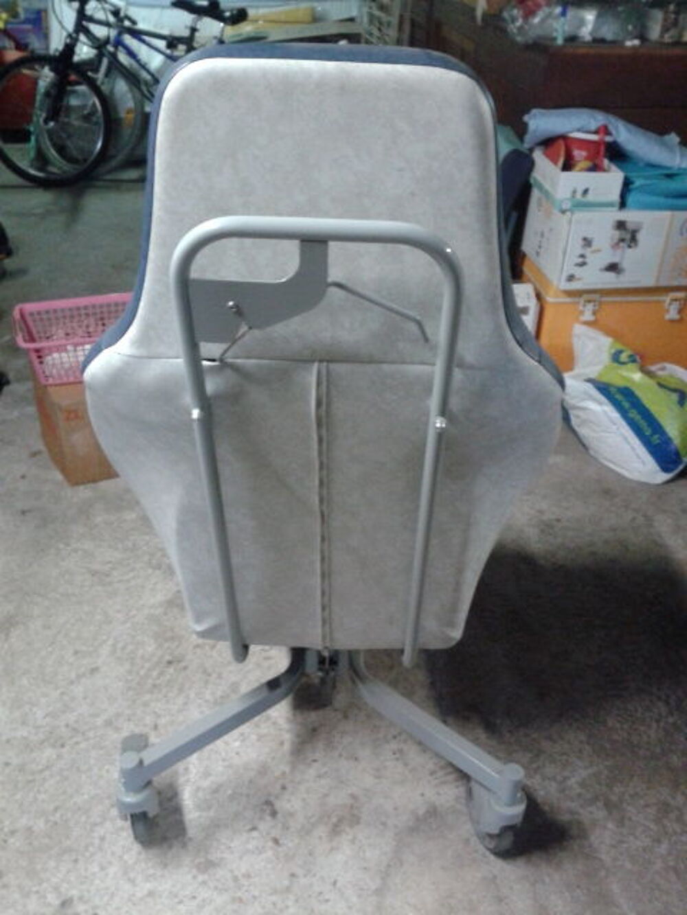 Fauteuil coquille m&eacute;dical &agrave; roulettes Meubles