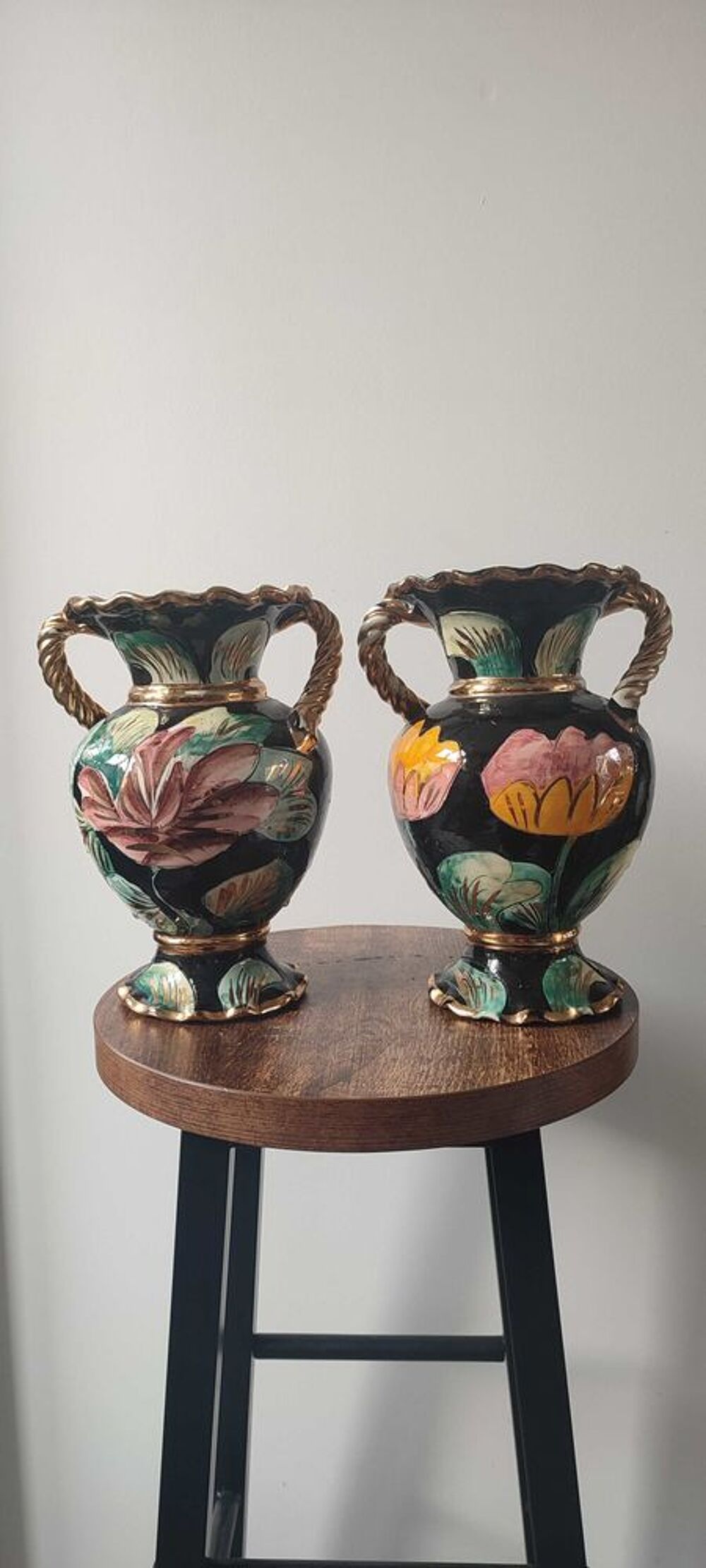 Paire de vases Vallauris c&eacute;ramique florale ann&eacute;es 50-60 