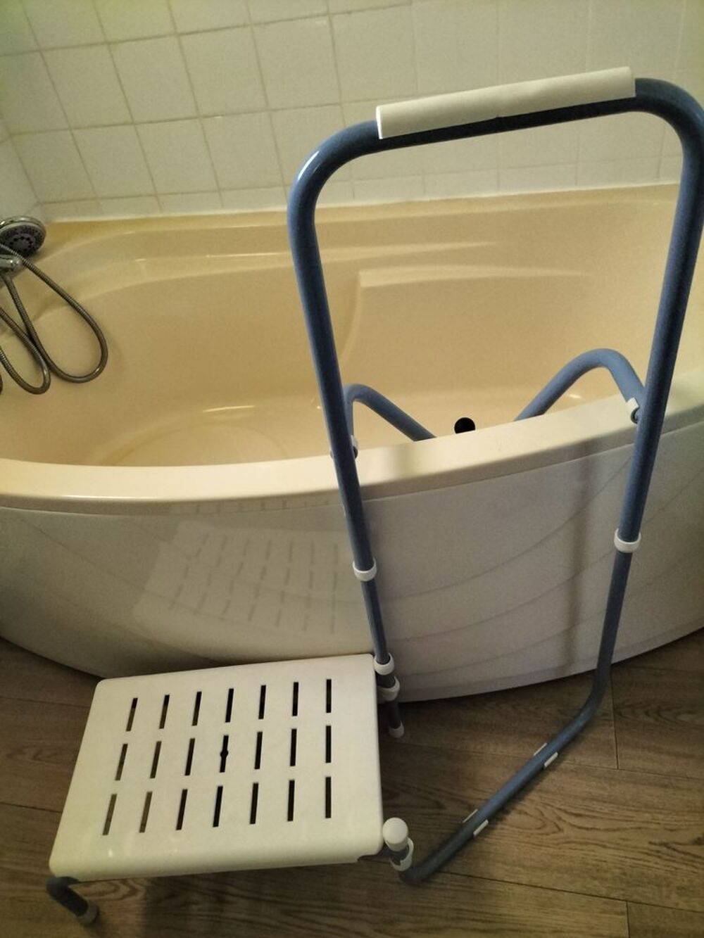 Marchepied avec barre de soutien pour baignoire Meubles
