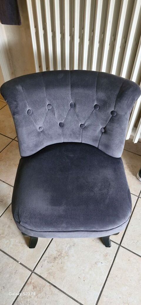 Petit fauteuil velours gris 29 Livry-Gargan (93)