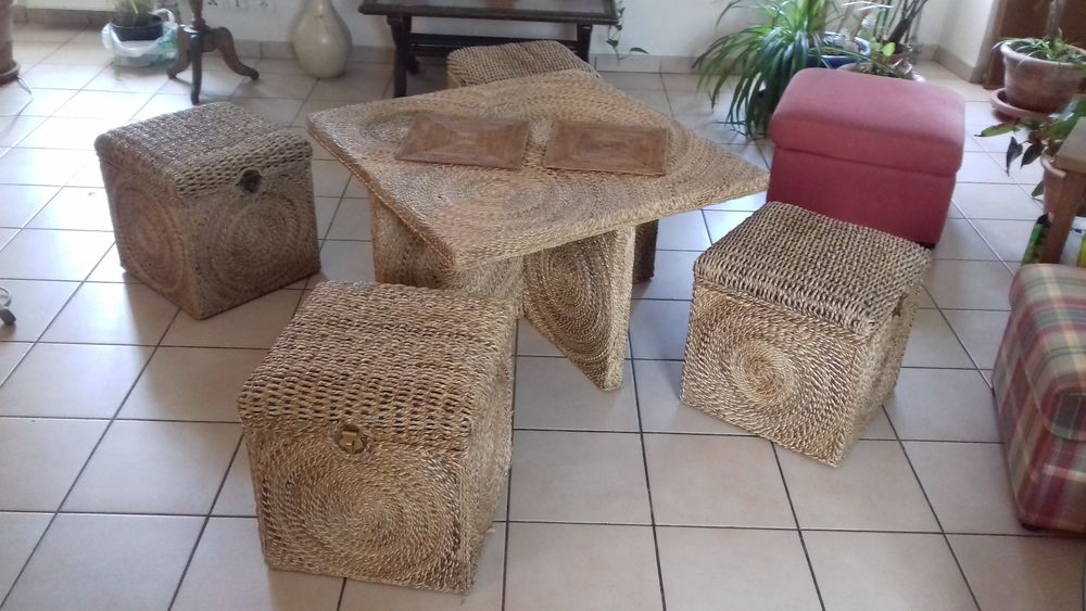 Table basse avec si&egrave;ges coffres Meubles