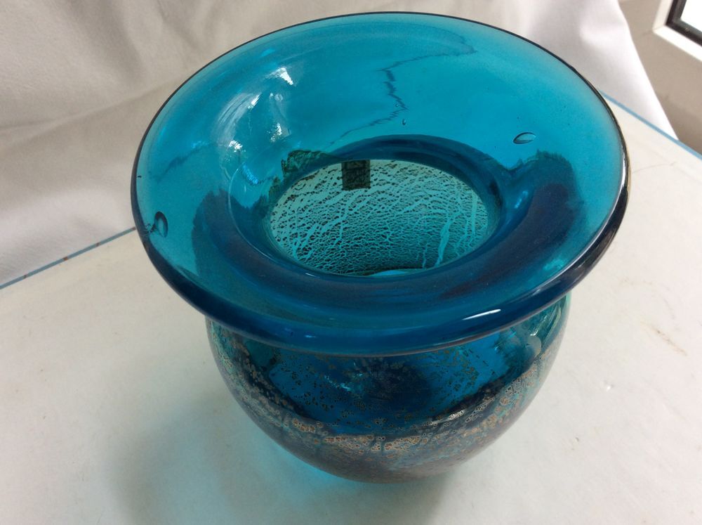 Vase verre souffl&eacute; Midna Glass Malta ton bleu Décoration