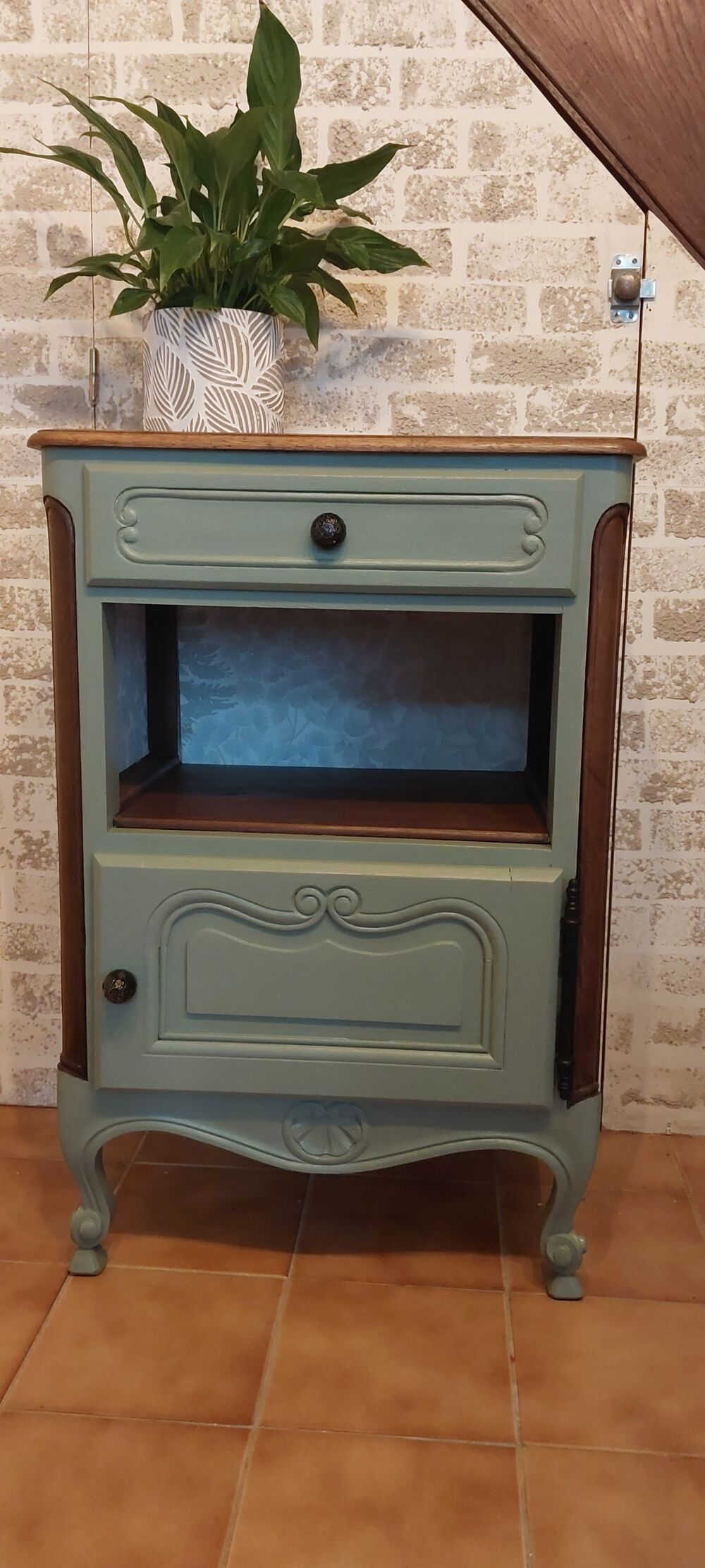 Charmant petit meuble de rangement id&eacute;al g&icirc;te Meubles