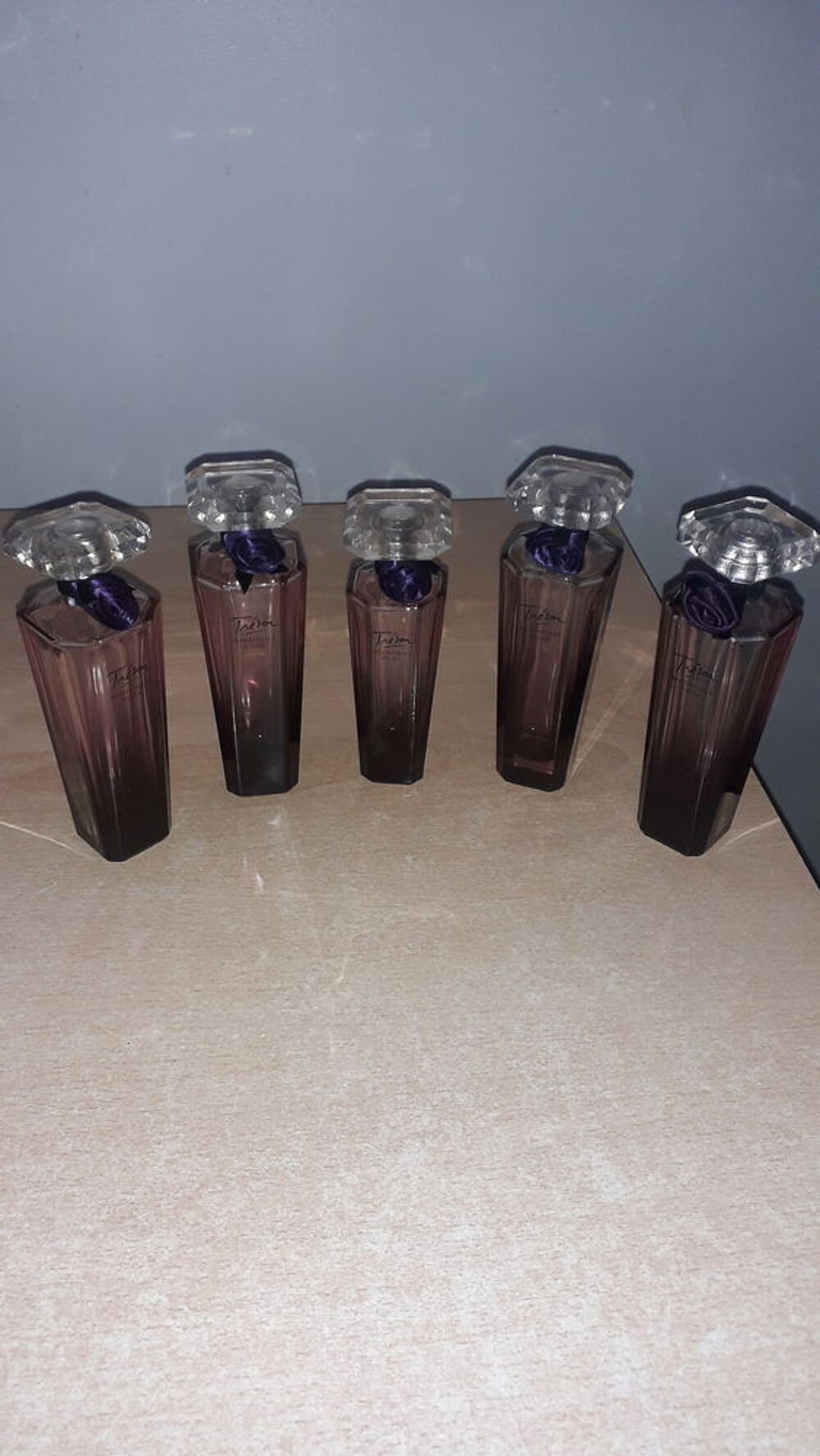 Flacons de parfums vides "Lanc&ocirc;me" et "Guerlain"
