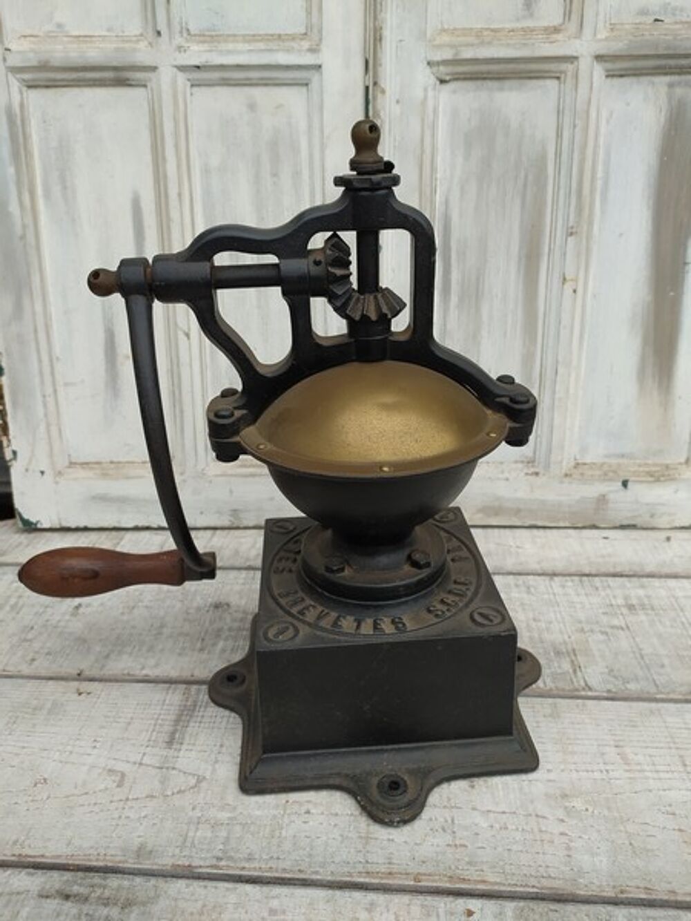 Ancien Moulin &agrave; Caf&eacute; de Comptoir Peugeot Fr&egrave;res A1. Décoration