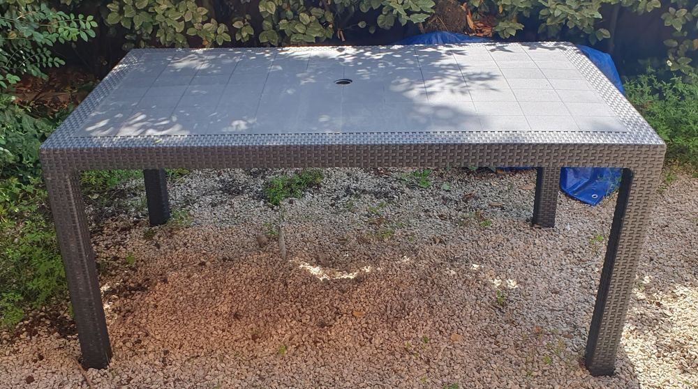 Table de jardin/ext&eacute;rieure Meubles
