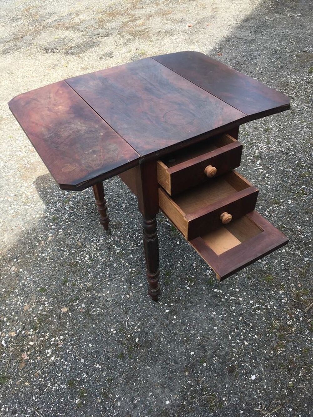 Chevet/tablette &agrave; volet/table de nuit Meubles