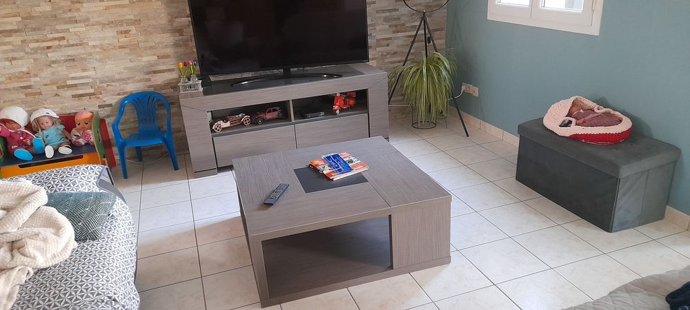Meuble t&eacute;l&eacute; et sa table de salon. Audio et hifi