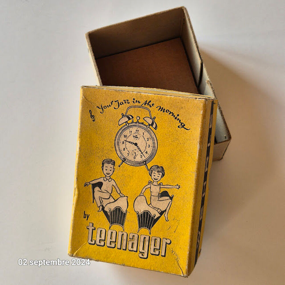 Boite de r&eacute;veil en carton Wehrle Teenager Vintage 1960 Décoration