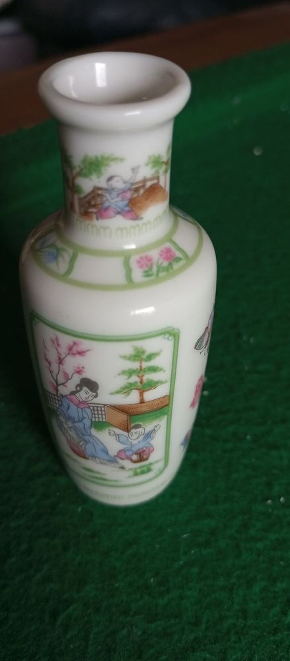 Petit vase en porcelaine japonais Décoration