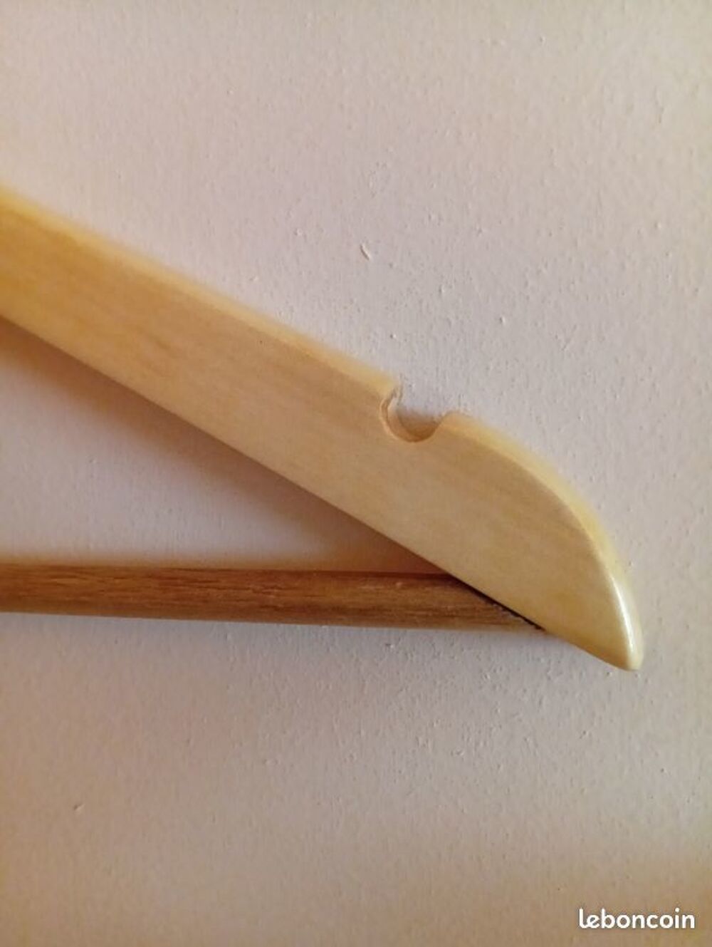 Lot de 5 cintres en bois Bricolage
