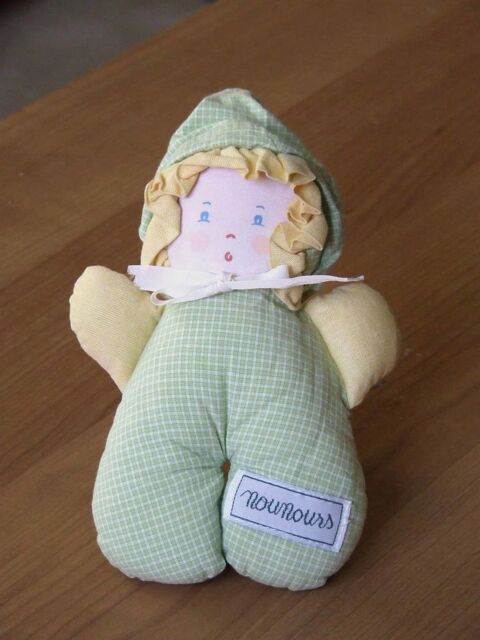 Doudou. Poupée de tissu. Verte et jaune. Norme CE. TBE 2 Bagnolet (93)