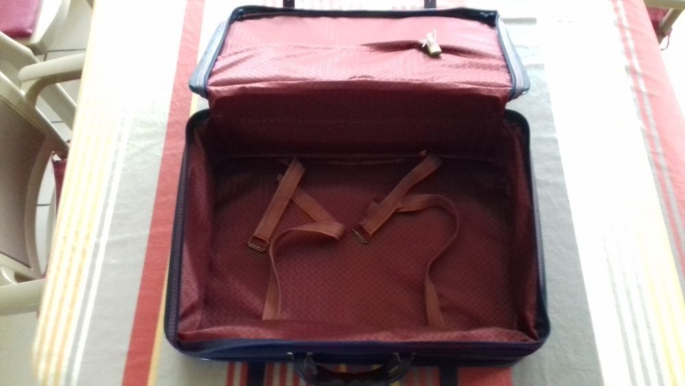 Valise bleue Maroquinerie
