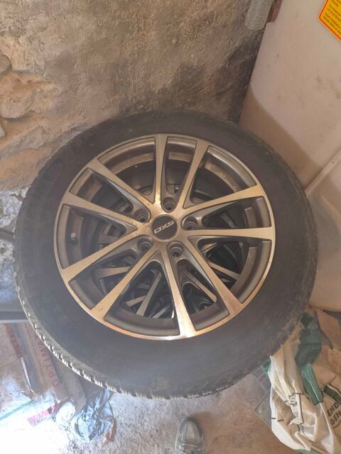 Pi&egrave;ces et &eacute;quipements Voiture Pneu voiture - roue  occasion Reventin-Vaugris 38121