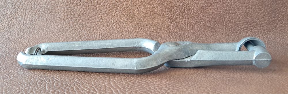 ancien denoyauteur vintage 
marque as 
18x4,5 cm
Cuisine