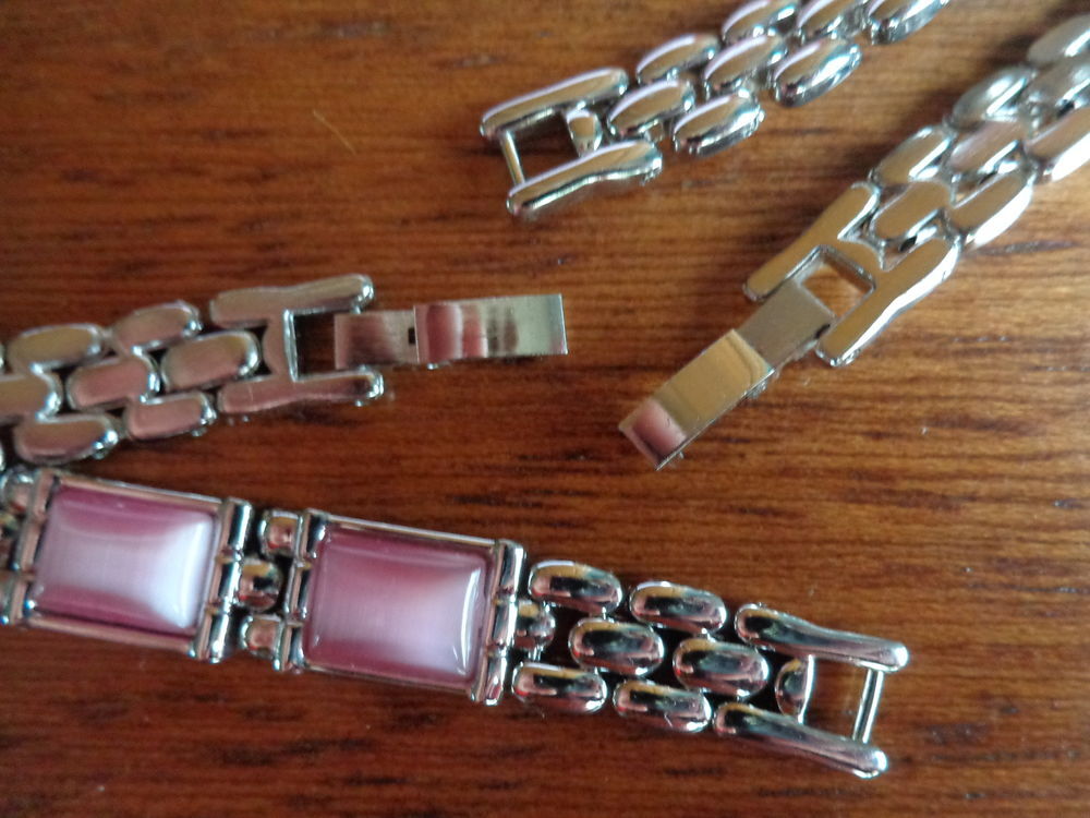 Coffret avec montre et bracelet. Bijoux et montres