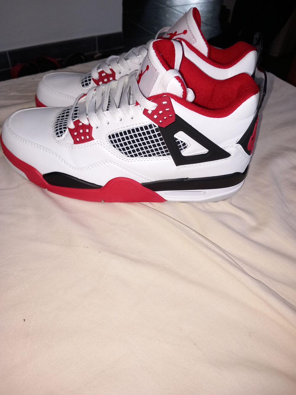 Air jordan 4 rouge blanc noir Chaussures
