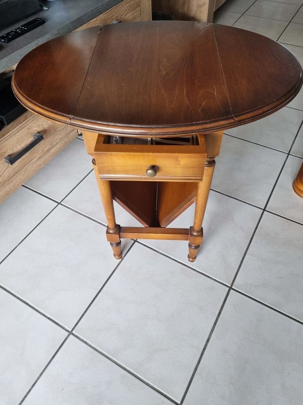 PETITE TABLE DE SALON Meubles