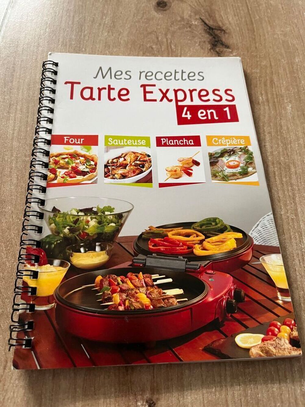 appareil sp&eacute;cialis&eacute; pr&eacute;paration tarte pizza express plus moules silicones rouge Electroménager