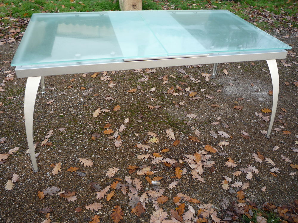 Table moderniste dessus verre (G)
Meubles