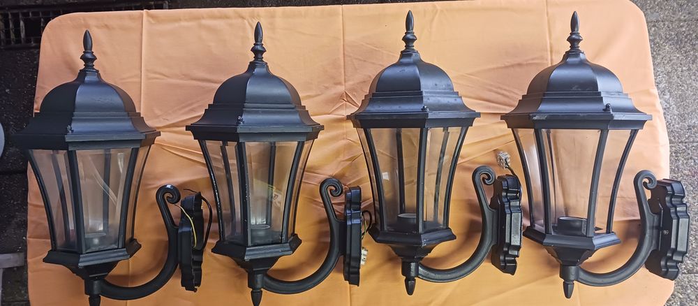 4 Lanternes ext&eacute;rieures anciennes 
Bon &eacute;tat
Envoi possible Décoration