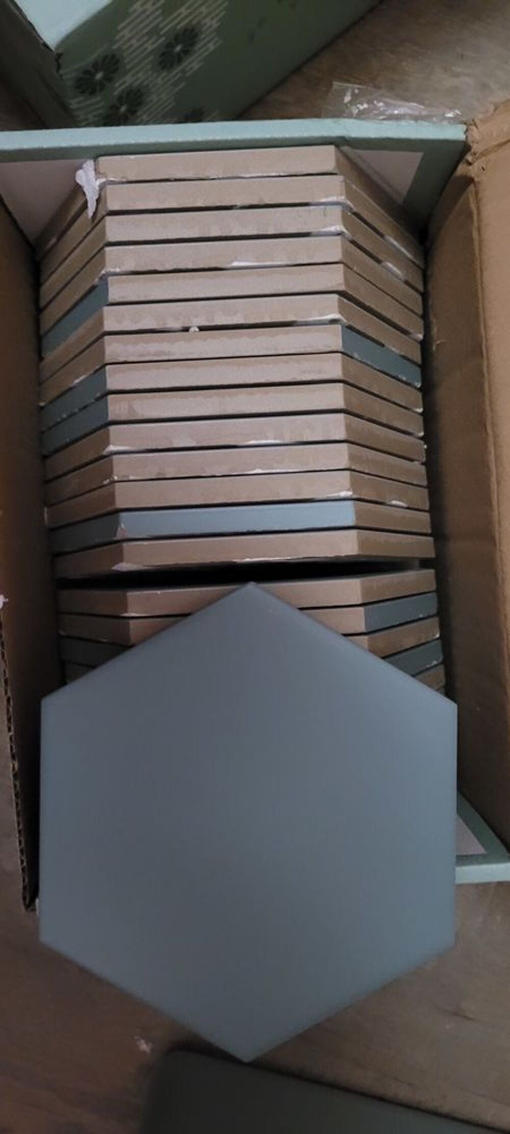 Carrelage hexagonal
Tommettes en gr&egrave;s " good vibes" Bricolage