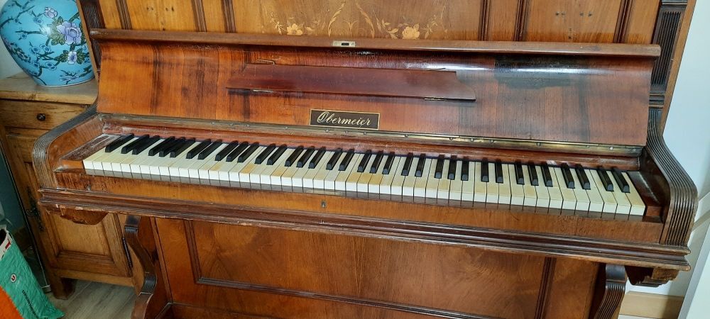 beau piano droit obermeiere Dcoration