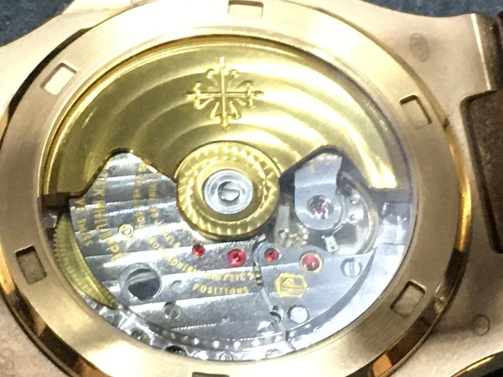 Patek Nautilus rose gold replica avec boite
Bijoux et montres