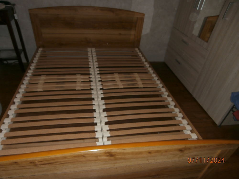 sommier &agrave; lattes et matelas excellent &eacute;tat 140x190 Meubles