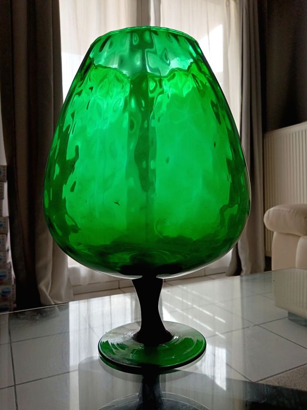 Magnifique verre ballon en verre teint&eacute;, coloris vert Décoration