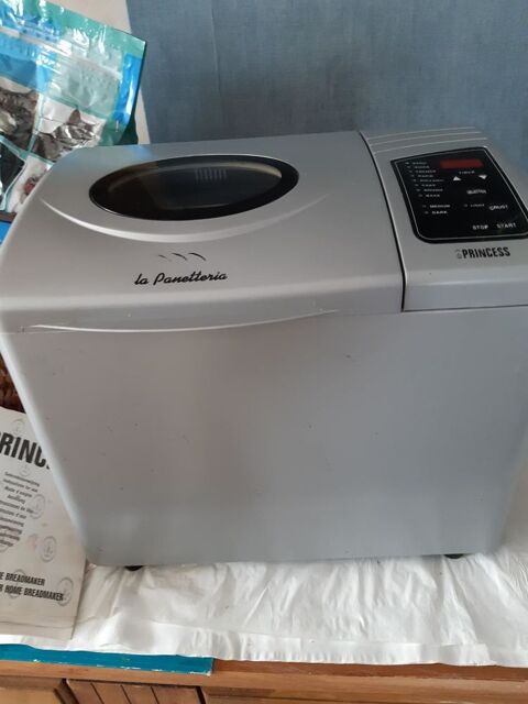 Machine  pain marque princess 80 Montbliard (25)