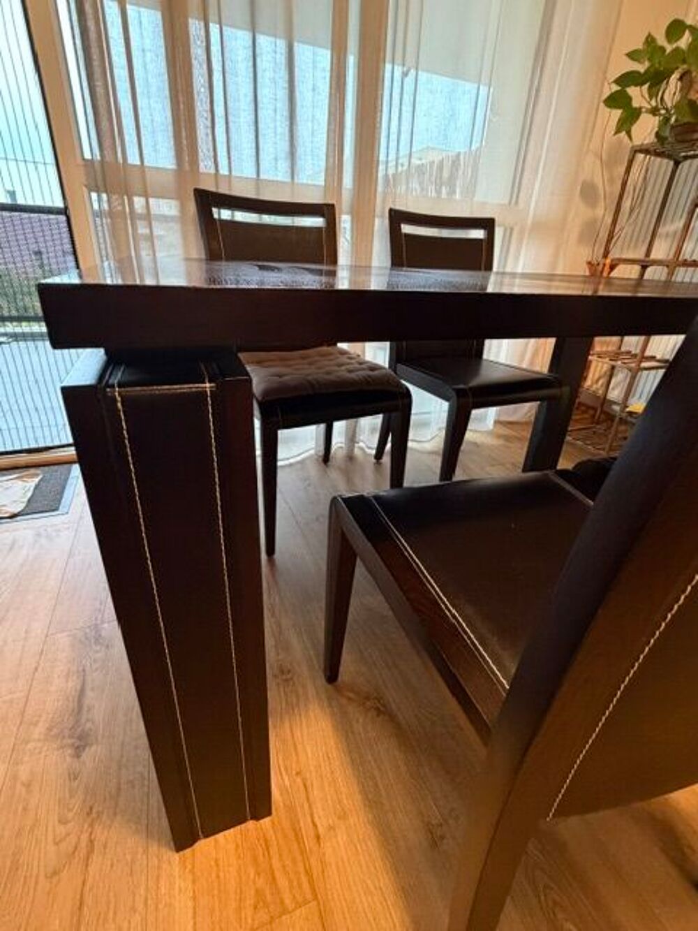 Table &agrave; manger 150 &times; 85 cm + 4 chaises ? Tr&egrave;s bon &eacute;tat Meubles