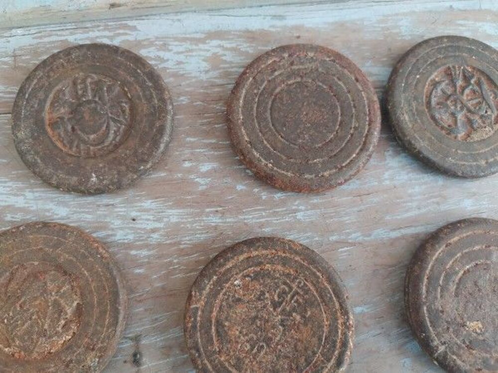 Anciens Jetons Palets Jeu de la Grenouille ou du Tonneau 