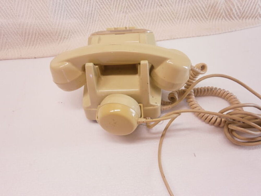 T&eacute;l&eacute;phone de collection S63 cr&egrave;me &agrave; touches avec &eacute;couteur 