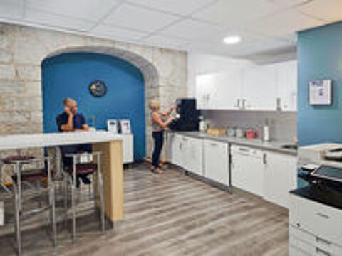   Basculez vers un espace de bureau ouvert pr�t � l'emploi pour 15 personnes � Marseille Les Docks  