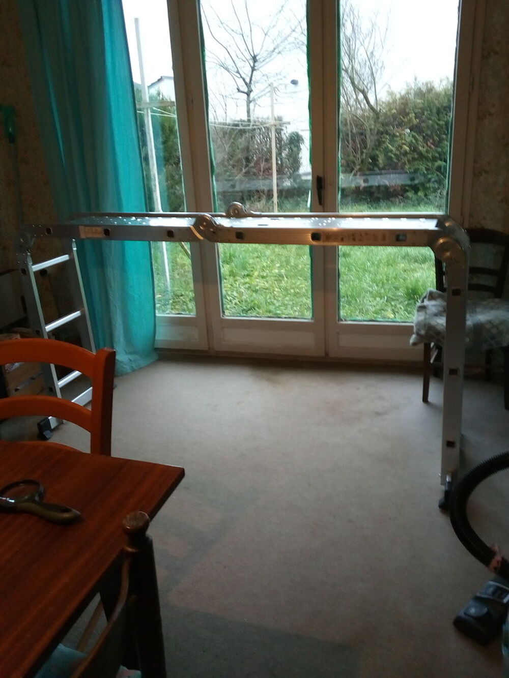 ECHELLE PLIABLE 
Bricolage