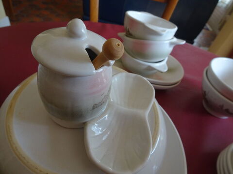 Service de table faence 190 Mntreux-le-Pitois (21)